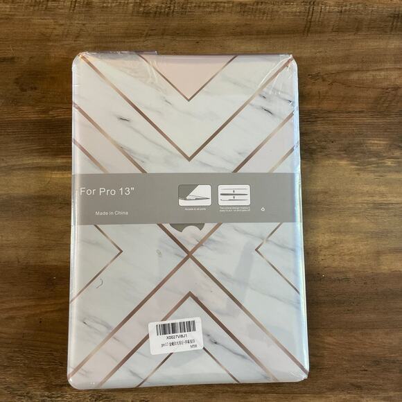 MacBook Pro 13” pink/marble design hardshell case - Picture 1 of 3
